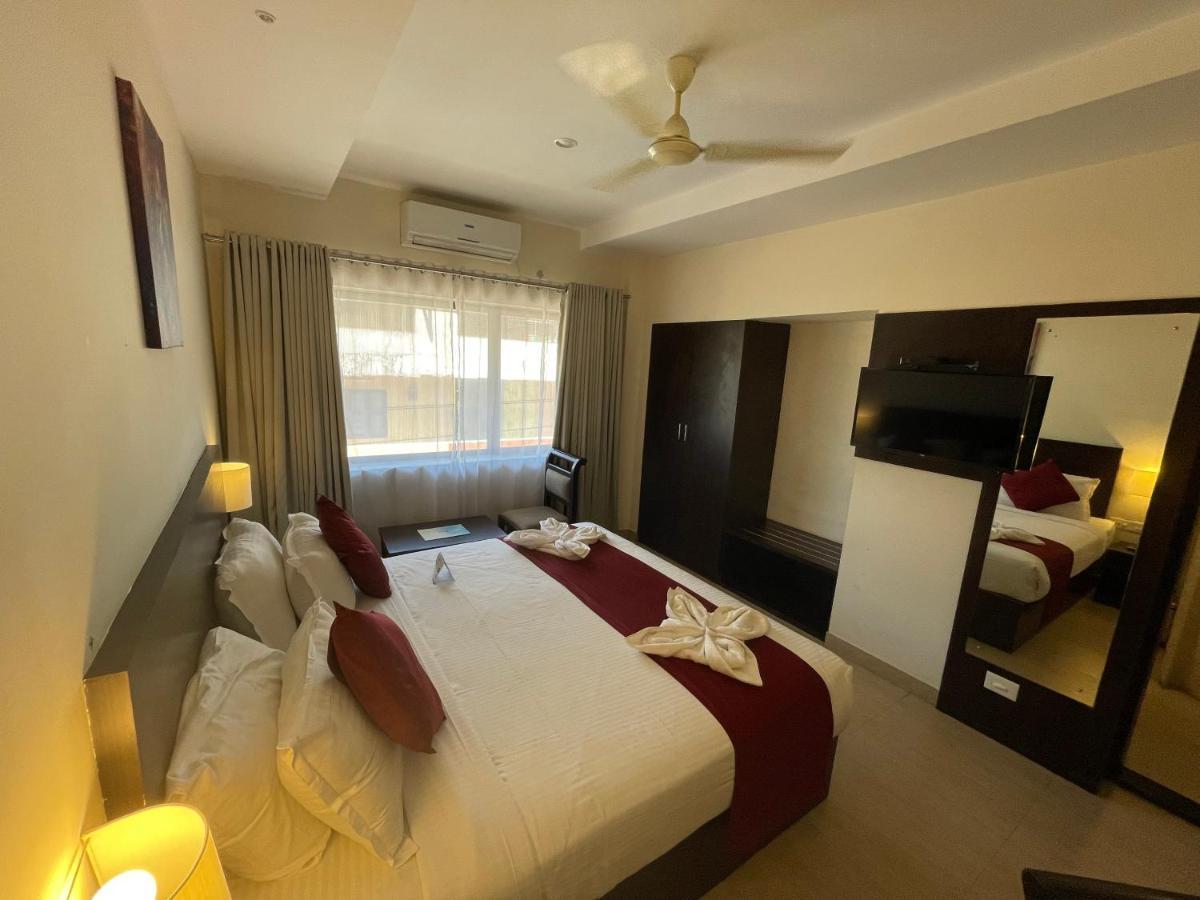 Hotel Yamuna Adur Eksteriør billede